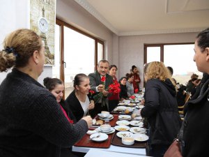 Vali Sonel'den tekstil atölyesine 8 Mart ziyareti