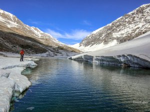 13 Kişilik ekip, buzul göllerine tırmandı