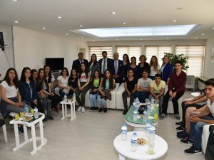 Başkan Polat ve öğrencilerden Manisa Belediyesine ziyaret