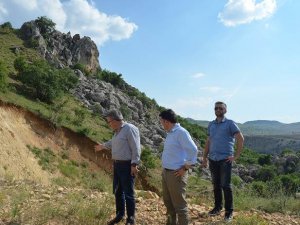 Kaymakam Çam, yol çalışmalarını inceledi