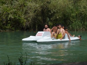 Çemişgezekte, deniz bisikleti keyfi