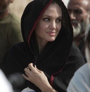 Angelina Jolie, Cuma'ya geliyor