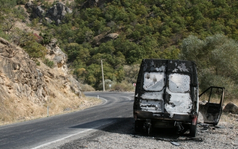 PKK, araç yaktı