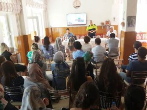 Öğretmenlere trafik eğitimi verildi