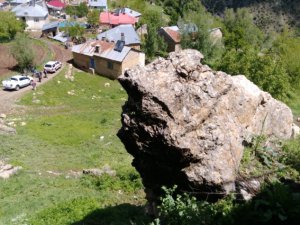 AFAD ekipleri kaya düşmesine karşı çalışma yaptı