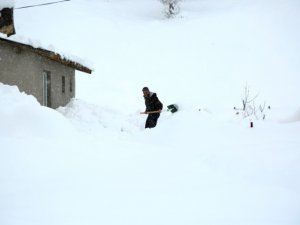 Dersim kara teslim, yer yer 2 metreye ulaştı