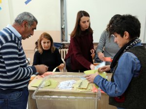 Komünist başkan zafer konuşmasını yaptı