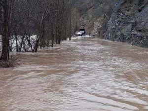 Munzur nehri taştı, Ovacık yolu kapandı