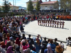 Çemişgezek’te 23 Nisan horon ve halayla kutlandı