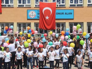 Ovacık'ta gecikmeli 23 Nisan kutlaması