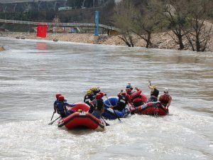 Rafting şampiyonası için özel posta pulu