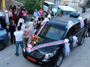 Makam aracını düğün için tahsis etti