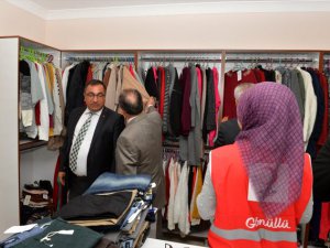 Kızılaydan yardıma muhtaç vatandaşlar için giysi mağazası