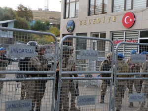 Akpazar Belediyesine kayyum atanması protesto edildi