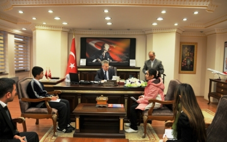 Öğrenciler Vali Taşkesen İle Röportaj Yaptı