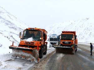 176 köy yolu ulaşıma kapandı