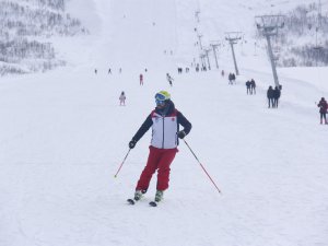 Ovacık Kayak Merkezi'nde hafta sonu yoğunluğu