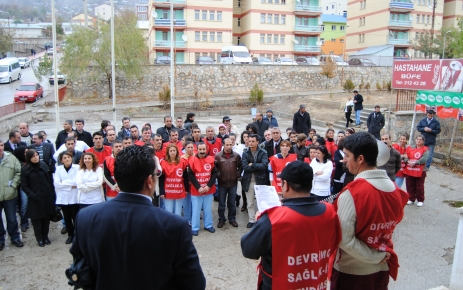 Taşeron işçiler basın açıklaması yaptı