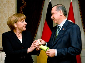 Merkel'den hem iş hem tebrik telefonu