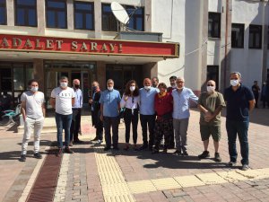 Sanatçı Yılmaz Çelik’in yurtdışı yasağı kaldırıldı, duruşma ertelendi