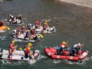 Munzur'da 200 sporcuyla rafting yapıldı