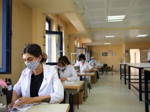 Halk eğitim merkezleri öğrenciler için maske üretti