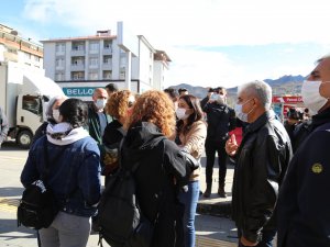 Taciz olayını protesto eden kadınlara polis müdahalesi