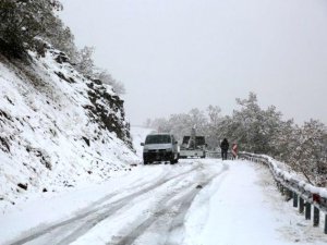 Dersim’de mevsimin ilk karı düştü, 31 köy yolu kapandı