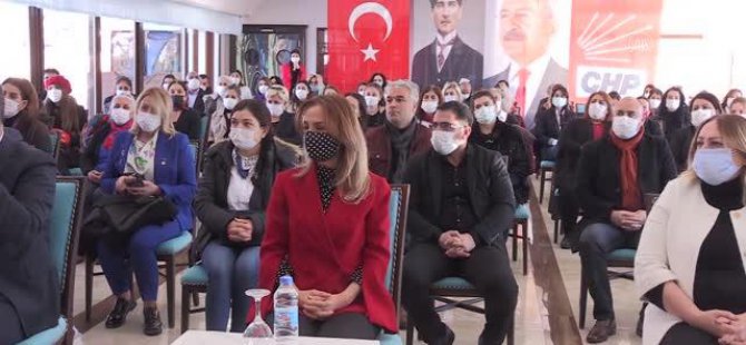 CHP'li Nazlıaka, partisine katılan kadınlara rozet taktı