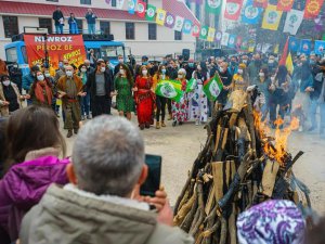 Newroz halayına para cezası