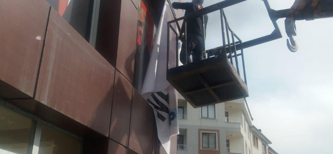CHP'nin "128 milyar dolar" afişi indirildi