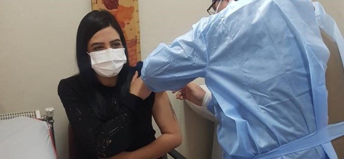 Öğretmenler aşı olmaya başladı