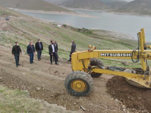 Tekne ile gidilebilen mezraya yol açılmaya başlandı