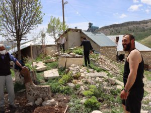 Müze ve köylülerin işbirliği tarihi mezarları kurtardı