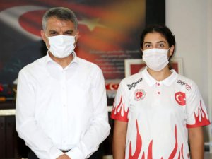 Vali Özkan kick boks Türkiye Şampiyonu sporcuyu kabul etti