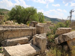 Definecilerin tahrip ettiği tarihi kümbet turizme kazandırılmayı bekliyor