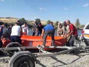 Çayda mahsur kalan iki çocuğun imdadına AFAD ve jandarma yetişti