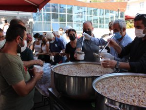 Dersim Belediyesi, aşure lokması dağıttı