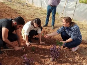 Organik tarım öğrencileri uygulamalı derslere başladı