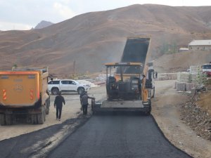 Hakkari’de asfalt çalışması