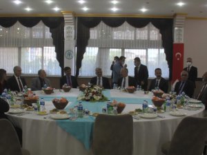 Erzincan’da 19 Ekim Muhtarlar Gününe yönelik kutlama yemeği verildi