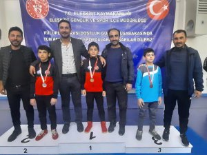 Eleşkirt'te Dostluk Turnuvasında aileler madalya verdi