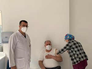 Van Milletvekili Gülaçar, Turkovac aşısı için gönüllü oldu