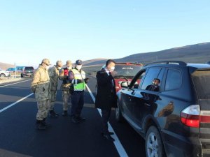 Çıldır Kaymakamı Bayram trafik uygulamalarına katıldı