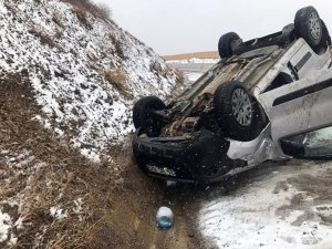 Pöske dağında virajı alamayan araç devrildi: 1’i ağır, 5 yaralı