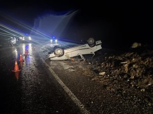 Otomobil şarampole yuvarlandı, güvenlik korucusu hayatını kaybetti