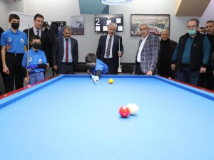 Bilardo şampiyonasının açılışını Başkan Güder gerçekleştirdi