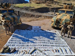 Hakkari kısalında cephanelik ele geçirildi