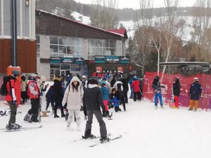 Yılın ilk gününde Palandöken’de kayakçılar yoğunluk oluşturdu
