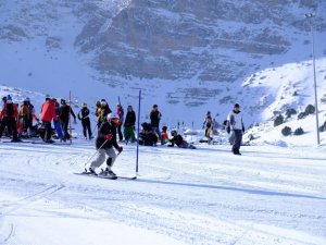Erzincan’da kayak il birinciliği müsabakaları yapıldı